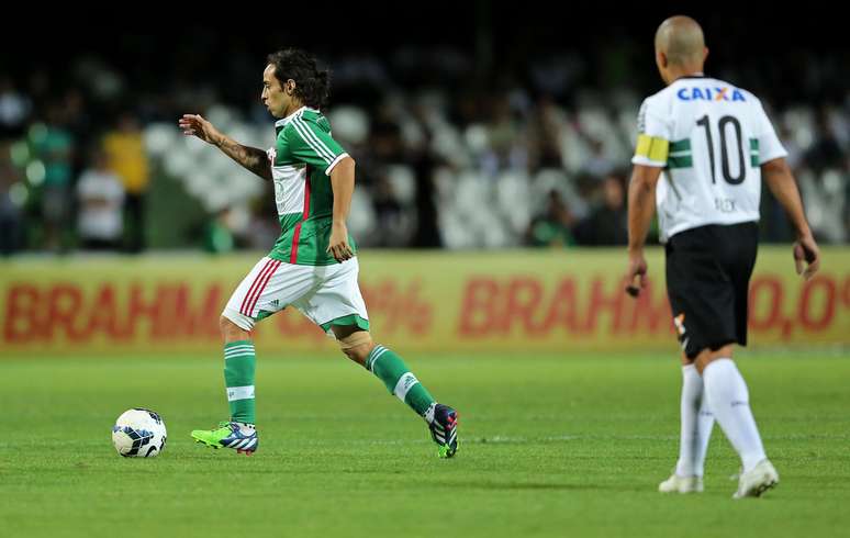 <p>Alex, do Coritiba, precisa torcer contra Palmeiras de Valdívia</p>