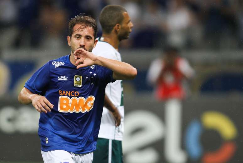 <p>Everton Ribeiro comemora segundo gol do Cruzeiro no jogo</p>