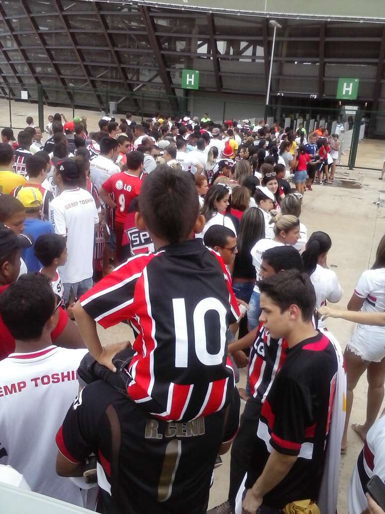 Torcedores chegaram com antecedência ao estádio