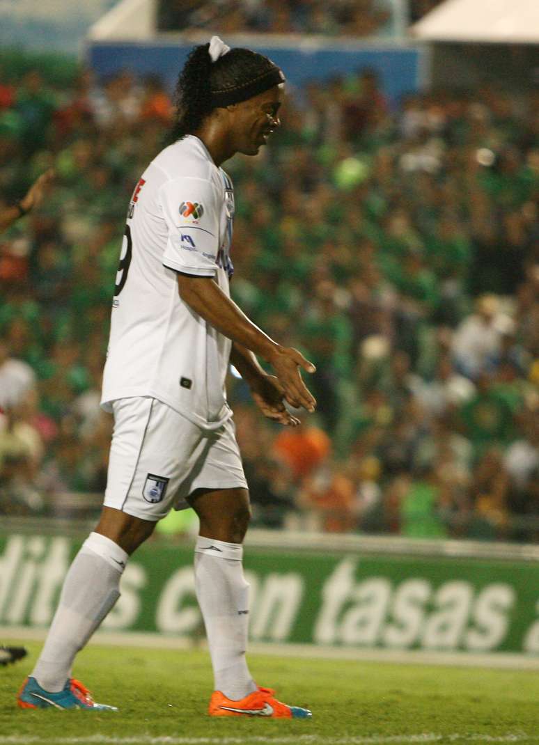 <p>Ronaldinho terminou a temporada no M&eacute;xico defendendo o Quer&eacute;taro</p>