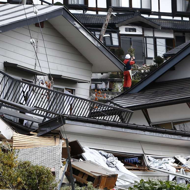 Terremoto de 6,7 graus na escala Richter atingiu a cidade de Nagano (centro do Japão) e provocou a queda de dezena de casas