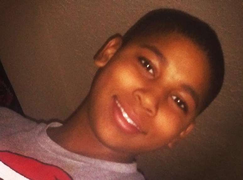 <p>Tamir Rice tinha nas m&atilde;os uma&nbsp;r&eacute;plica de uma pistola do tipo &#39;airsoft&#39; no momento em que foi morto pelos policiais</p>