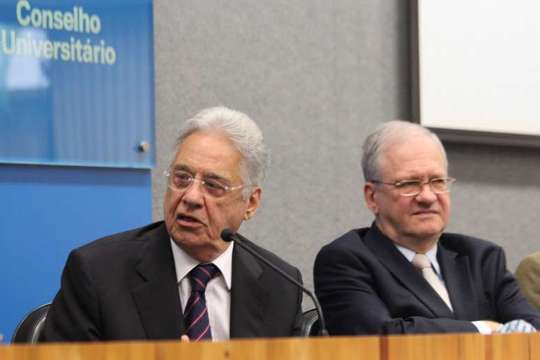 Ao lado do reitor da USP (à direita, na foto), Marco Antônio Zago, FHC participou de palestra pelos 80 anos da universidade