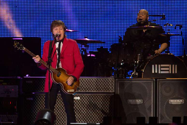 Paul McCartney se apresentou pela primeira vez na capital do Brasil. Para tal ocasião, o músico britânico fez seu habitual e longo show, beirando as três horas de duração e passeou pela carreira ao apresentar músicas de sua carreira solo, do Wings e claro, dos Beatles.