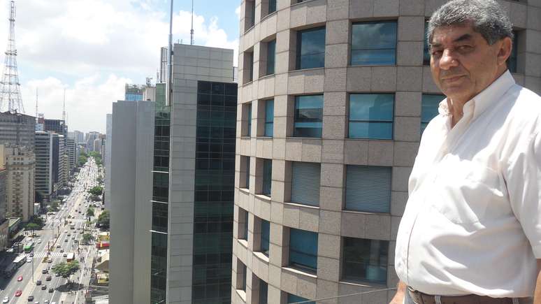 O síndico Severino Lima alertou os condôminos do prédio residencial onde trabalha