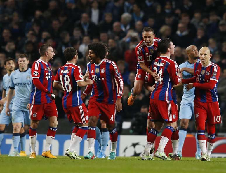 <p>Bayern conseguiu a virada com um jogador a menos ainda no primeiro tempo, mas permitiu reação doas anfitriões</p>