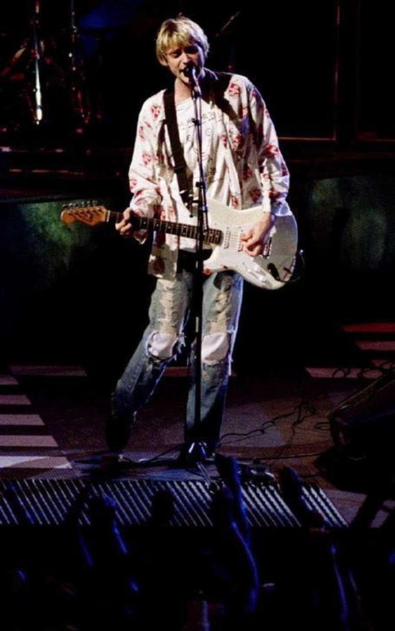 Foto de arquivo de Kurt Cobain, do Nirvana, durante performance no MTV Music Awards, em Los Angeles, em setembro de 1992.