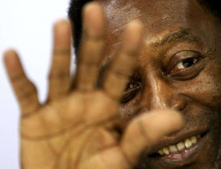 O ex-jogador Pelé acena durante um evento promocional em São Paulo, em maio. 23/05/2014