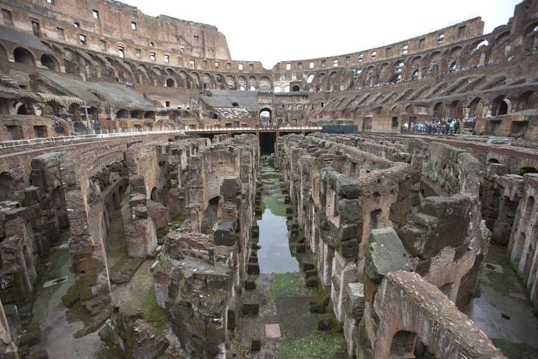Cinco atos de vandalismo foram realizados contra o Coliseu em 2014 por turistas estrangeiros
