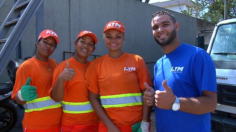 <p>Encontro descontraído com os colegas homens acontece durante a troca de turno</p>