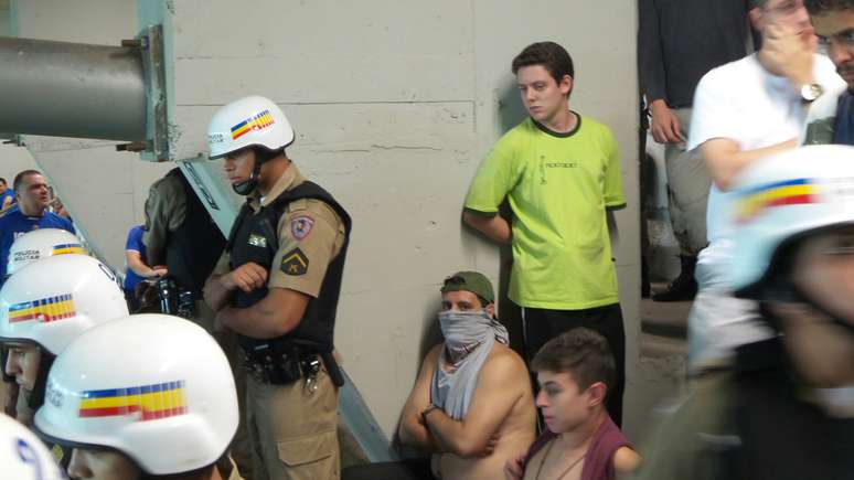 Confusão entre torcedores no Mineirão precisou ser amenizada pelo policiamento
