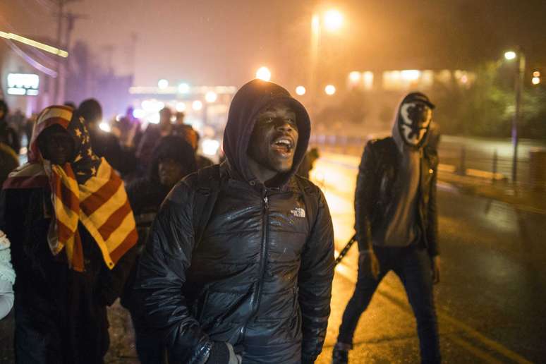 Protestos em Ferguson foram mais calmos na noite desta quarta-feira