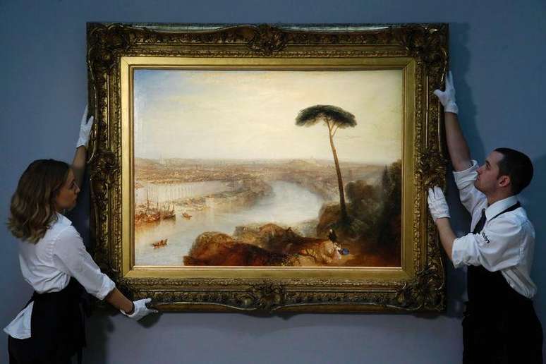 Obra de J.M.W. Turner,  "Rome, from Mount Aventine", é apresentada por funcionários da Sotheby's em Londres. 28/11/2014