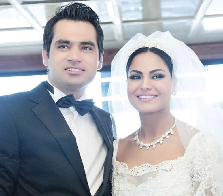<p>Veena casou-se com o empresário Asad Bashir Khattak, 30 anos, quando estava grávida de quatro meses do seu filho</p>