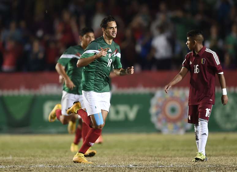 Isso, isso, isso! Raúl López homenageia Chaves em comemoração de gol do México Sub-21