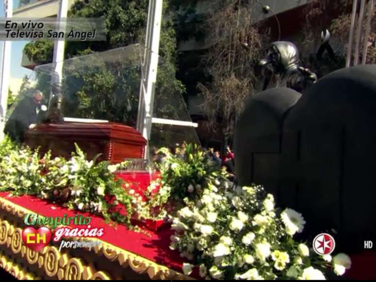 Chespirito viaja de Televisa al Estadio Azteca