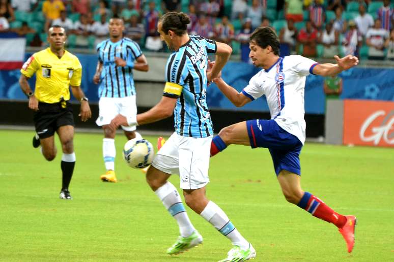 <p>Bahia e Gr&ecirc;mio se enfrentaram neste domingo, na Arena Fonte Nova, em Salvador; o time da casa venceu por 1 a 0</p>