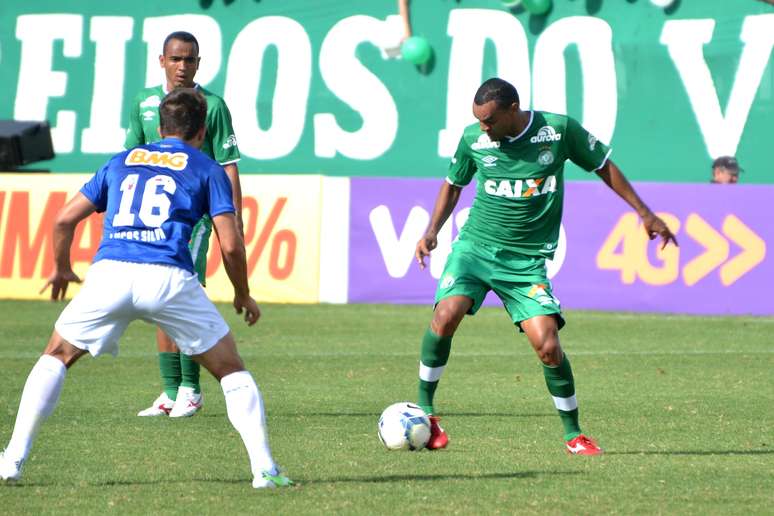 <p>Chapecoense e Cruzeiro se enfrentaram neste domingo, em Chapec&oacute;, e o jogo terminou empatado por 1 a 1</p>