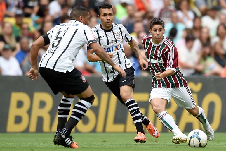 <p>Fluminense e Corinthians se enfrentaram neste domingo, no Maracanã. O time carioca venceu, de virada, por 5 a 2.</p>