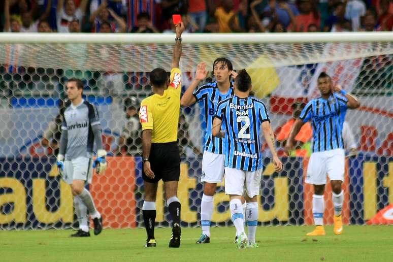 <p>Geromel foi expulso no primeiro tempo e deixou o Grêmio com um jogador a menos</p>