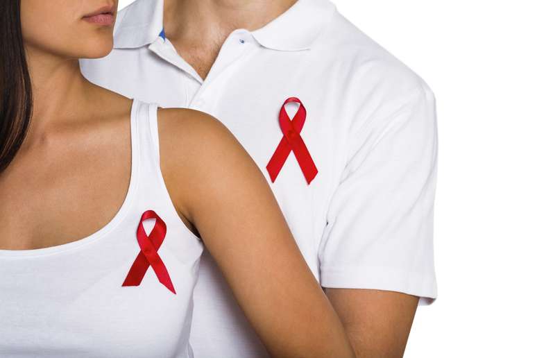 <p>HIV infecta mais de 37 milhões de pessoas no mundo - em seus corpos, ocorre uma batalha entre o sistema imunológico e o vírus</p>