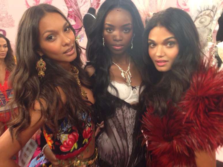 A brasileira La&iacute;s Ribeiro j&aacute; est&aacute; em Londres, onde se prepara para desfilar, nesta quarta-feira (3), em uma das passarelas mais cobi&ccedil;adas pelas modelos do mundo inteiro: a do desfile anual da Victoria&rsquo;s Secret