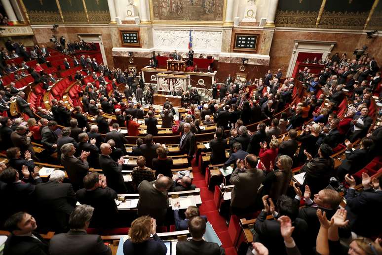 <p>França promove, com os seus parceiros europeus, um texto alternativo para reiniciar as negociações de paz</p>