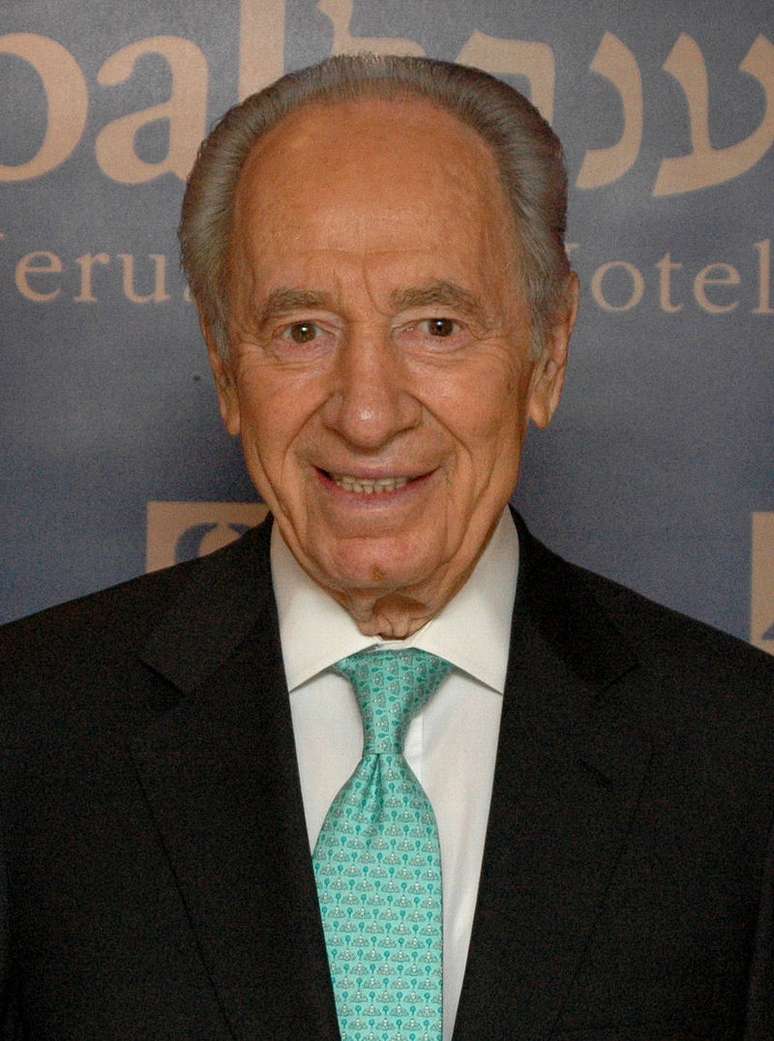 Shimon Peres foi acusado de saber sobre presença de espião americano no país