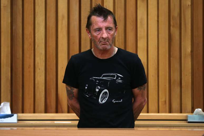 <p> Phil Rudd está solto sob fiança na Nova Zelândia</p>