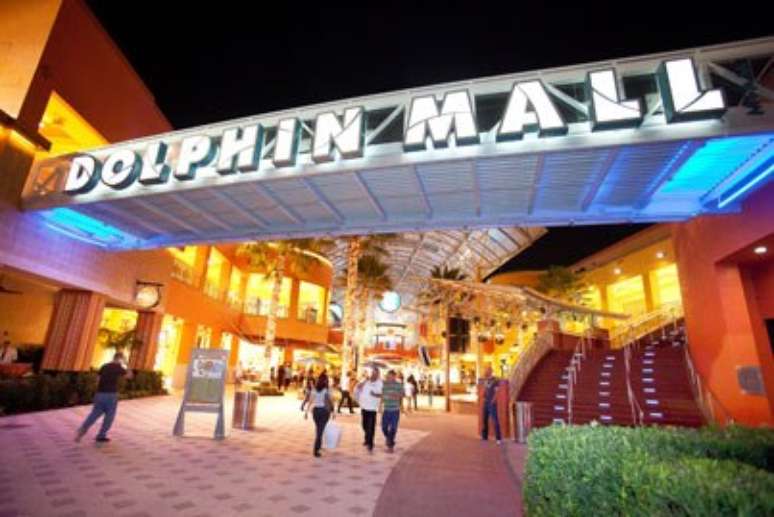 O Sawgrass Mills é o maior outlet da Flórida, com 350 lojas