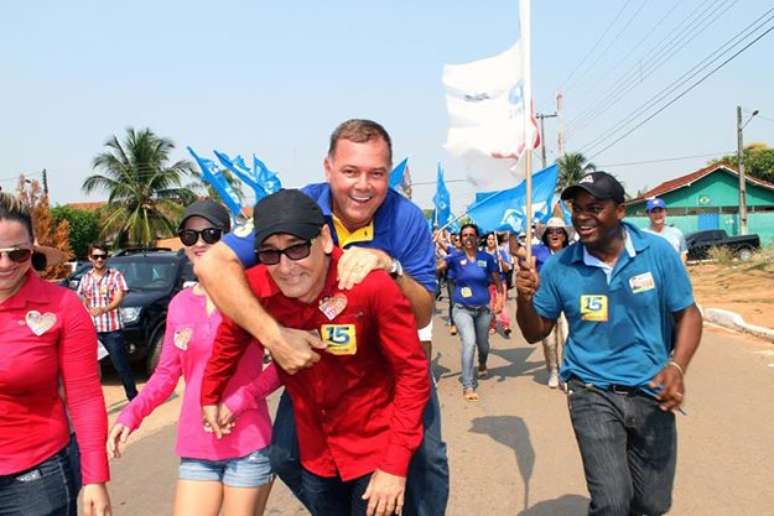 <p>Alex Testoni e Lúcio Mosquine durante campanha eleitoral</p>