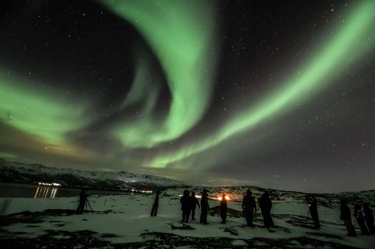 Noruega, 2/2 - Aurora boreal é avistada na região de Esvalbarde, o ponto da Terra permanentemente habitado mais próximo do Polo Norte 