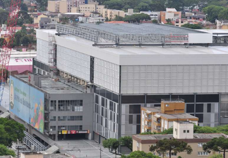 <p>Arena da Baixada, palco da Copa, será o único estádio da América Latina com tecnologia retrátil</p>