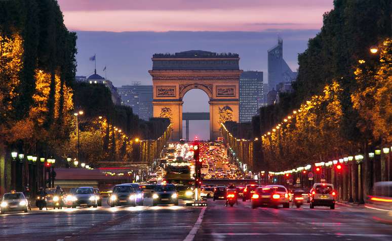 Torre Eiffel, Arco do Triunfo e Champs Élysées no primeiro dia, para avisar o mundo de que você está em Paris