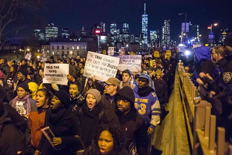 <p>Centenas foram às ruas pelo segundo dia seguido em NY</p>