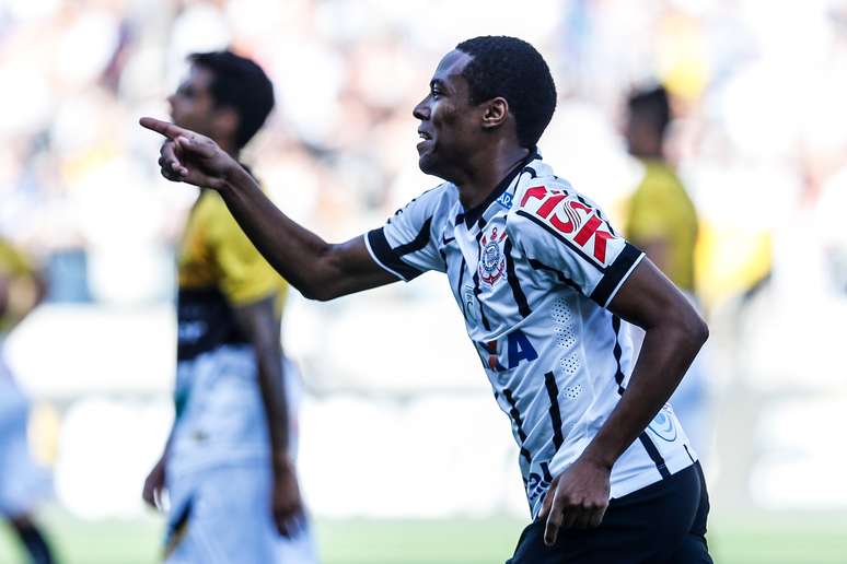 <p>Elias marcou para o Corinthians na vit&oacute;ria por 2 a 1 sobre o Crici&uacute;ma, mas time paulista conseguiu uma vaga apenas para a Pr&eacute;-Libertadores.</p>