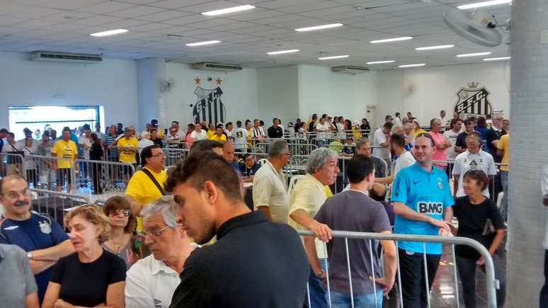 Eleição no Santos começou com confusão
