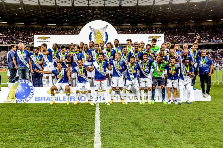 <p>Após dois títulos brasileiros, Cruzeiro enfim assumiu a liderança do ranking da CBF</p>