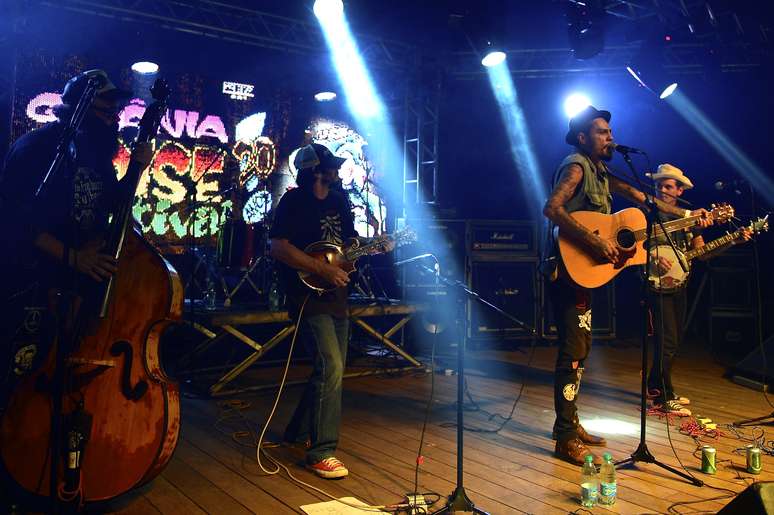 A segunda noite do Goiânia Noise Festival, que comemora 20 anos, foi realizada no Centro Cultural Martim Cererê, e contou com uma verdadeira miscelânea musical