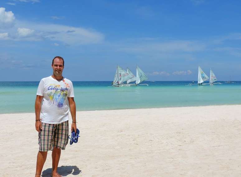 Rafael Carvalho em Boracay, nas Filipinas, em maio passado: liberdade no roteiro