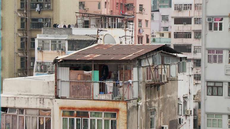 <p>Milhares de pessoas moram em verdadeiras favelas no alto de edifícios</p>