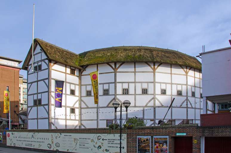 O Shakespeare’s Globe Theatre é uma das atrações culturais às margens do Tâmisa