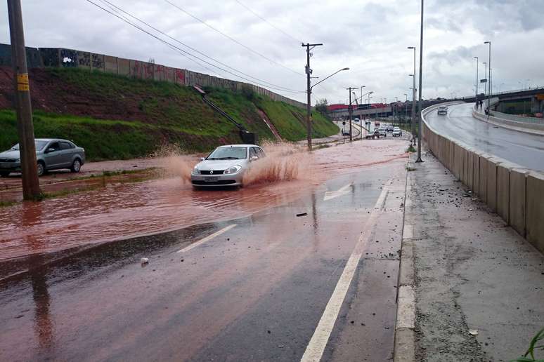 <p>O bairro da  zona leste da capital entrou em estado de alerta às 16h44</p>