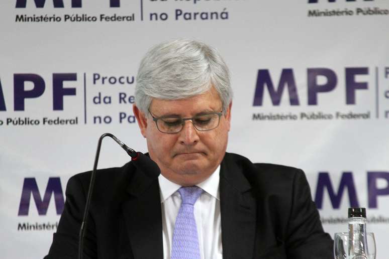 O procurador Rodrigo Janot concede coletiva a imprensa no Hotel Mabu, em Curitiba (PR), nesta quinta-feira (11), sobre os indiciados na Operação Lava Jato. São em torno de 20 nomes que serão apresentados pelo MPF ao Juiz Sergio Moro