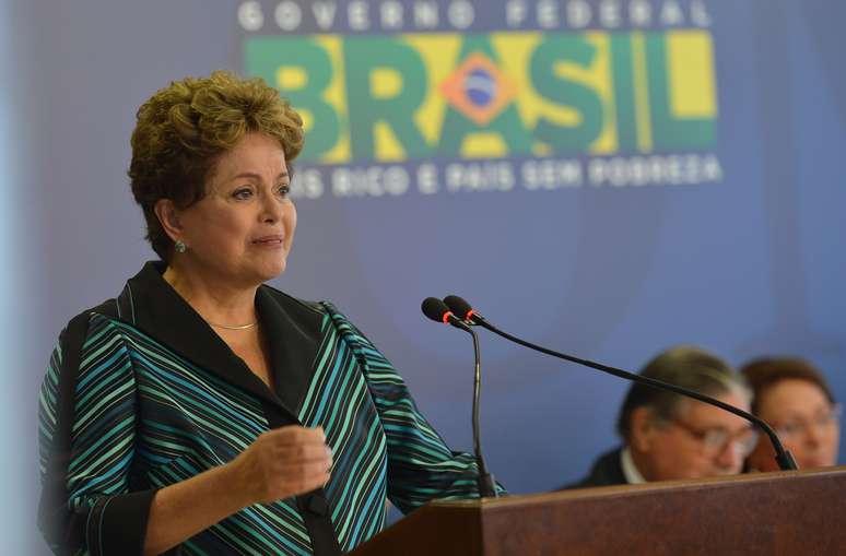 Dilma durante a apresentação do relatório da CNV