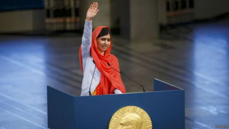 <p> A jovem ativista Malala Yousafzai foi atacada pelo talibã em 2012</p>