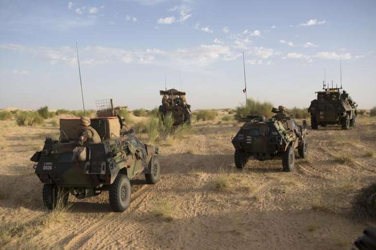 Soldados franceses da Operação Barkhane patrulham a região norte de Timbuktu, no centro do Mali, em novembro. 06/11/2014
