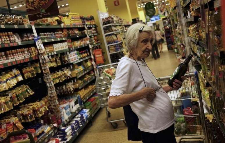 <p>Segmento de Hipermercados e Supermercados recuperou a perda de 0,2% em setembro ao avançar 1,3% em outubro, segundo o IBGE</p>