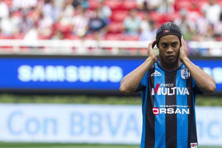 <p><strong>GRÊMIO:</strong> Já pensou Ronaldinho até hoje como maestro do time?</p>