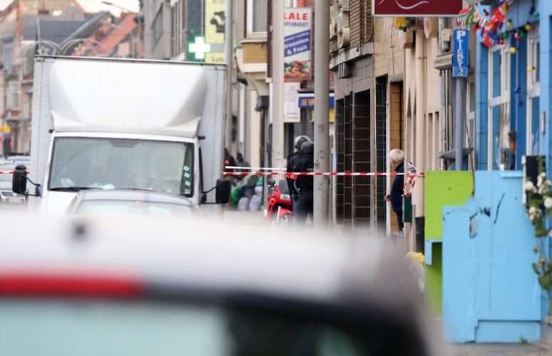 <p>Relatos apontam que homens armados tinham feito um refém na Bélgica</p>